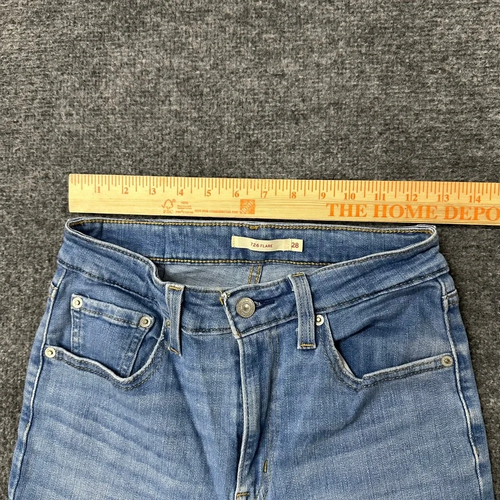 Levi's Jeans Womens Size 28 Light Wash 726 Flare Viscose Blend Ripped Distressed